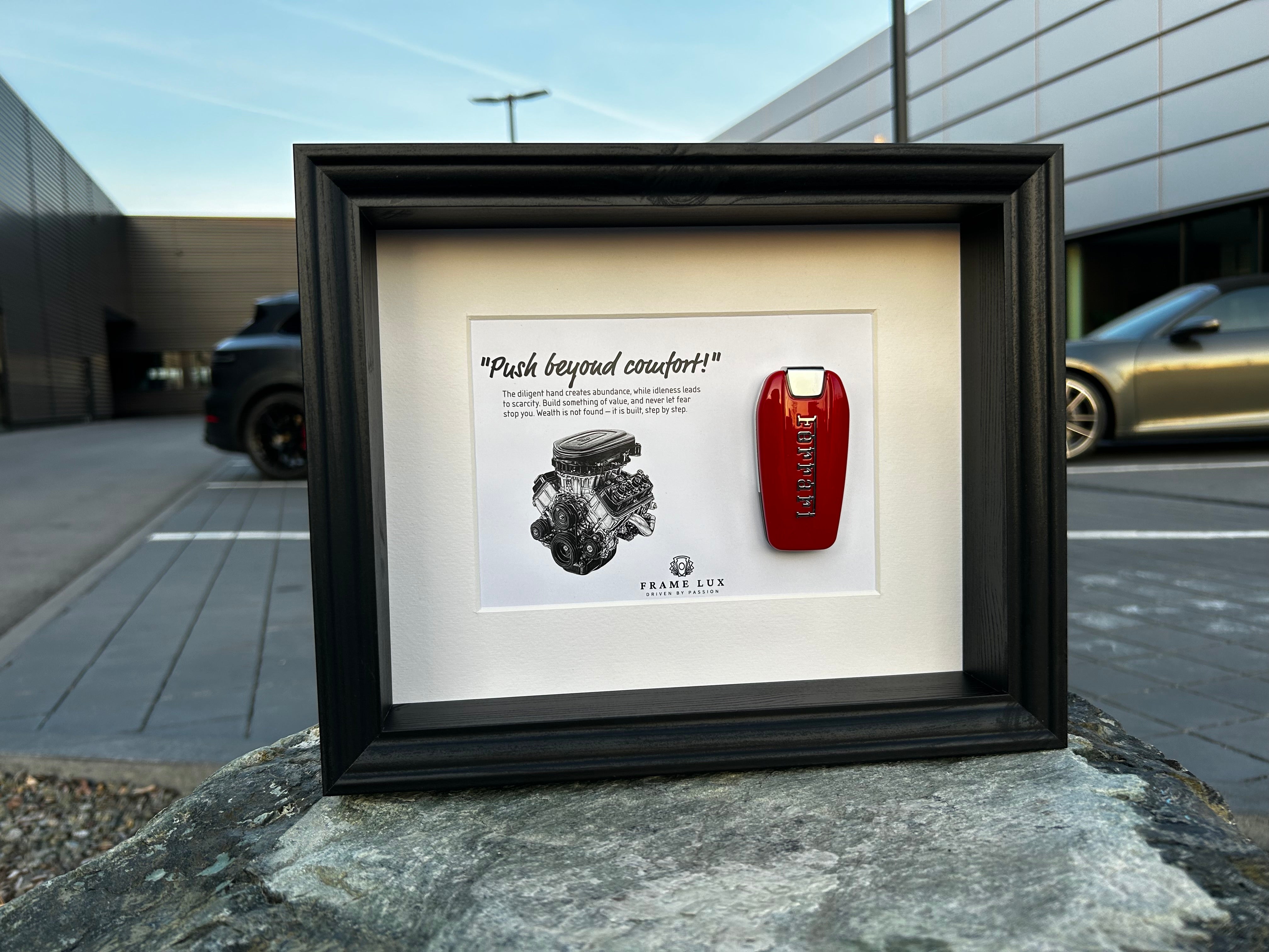 Ferrari Schlüssel gerahmt / „push beyond komfort“
